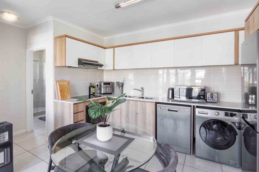 To Let 1 Bedroom Property for Rent in Richwood Western Cape